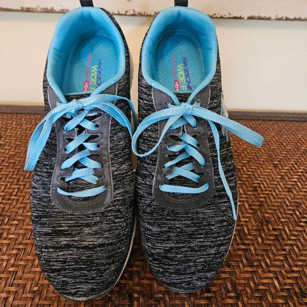 Sketchers Women`s Wide Fit Air Cooled Memory Foam Tennie`s size 8